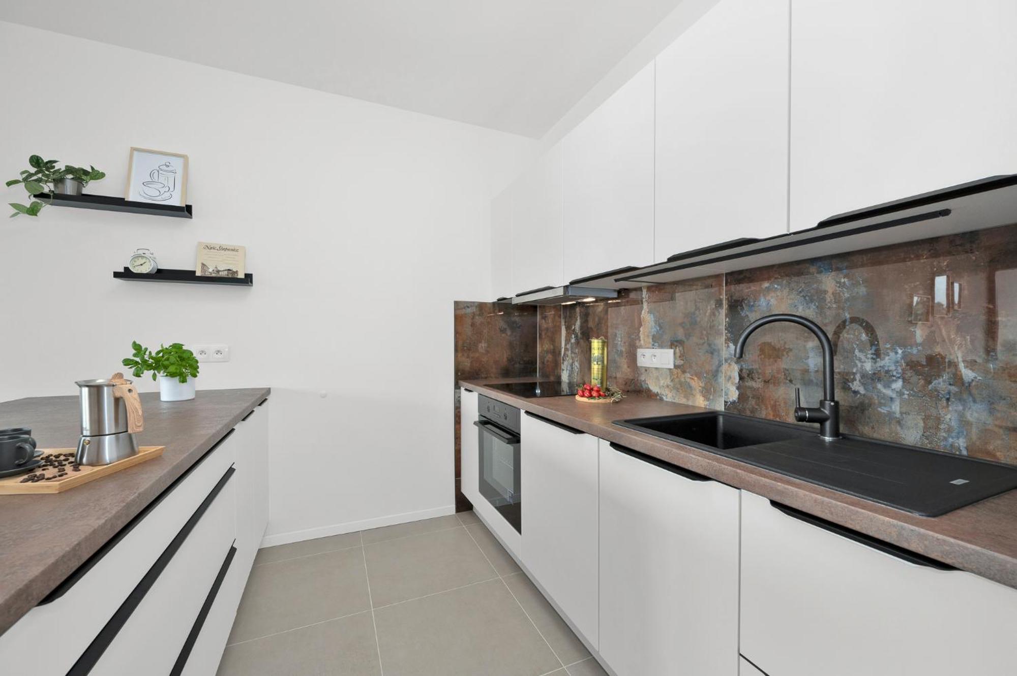 Fully Equipped Apartments With Terraces, Free Garage Parking, Netflix & Ac - By Apartmany Slapanice Cz المظهر الخارجي الصورة