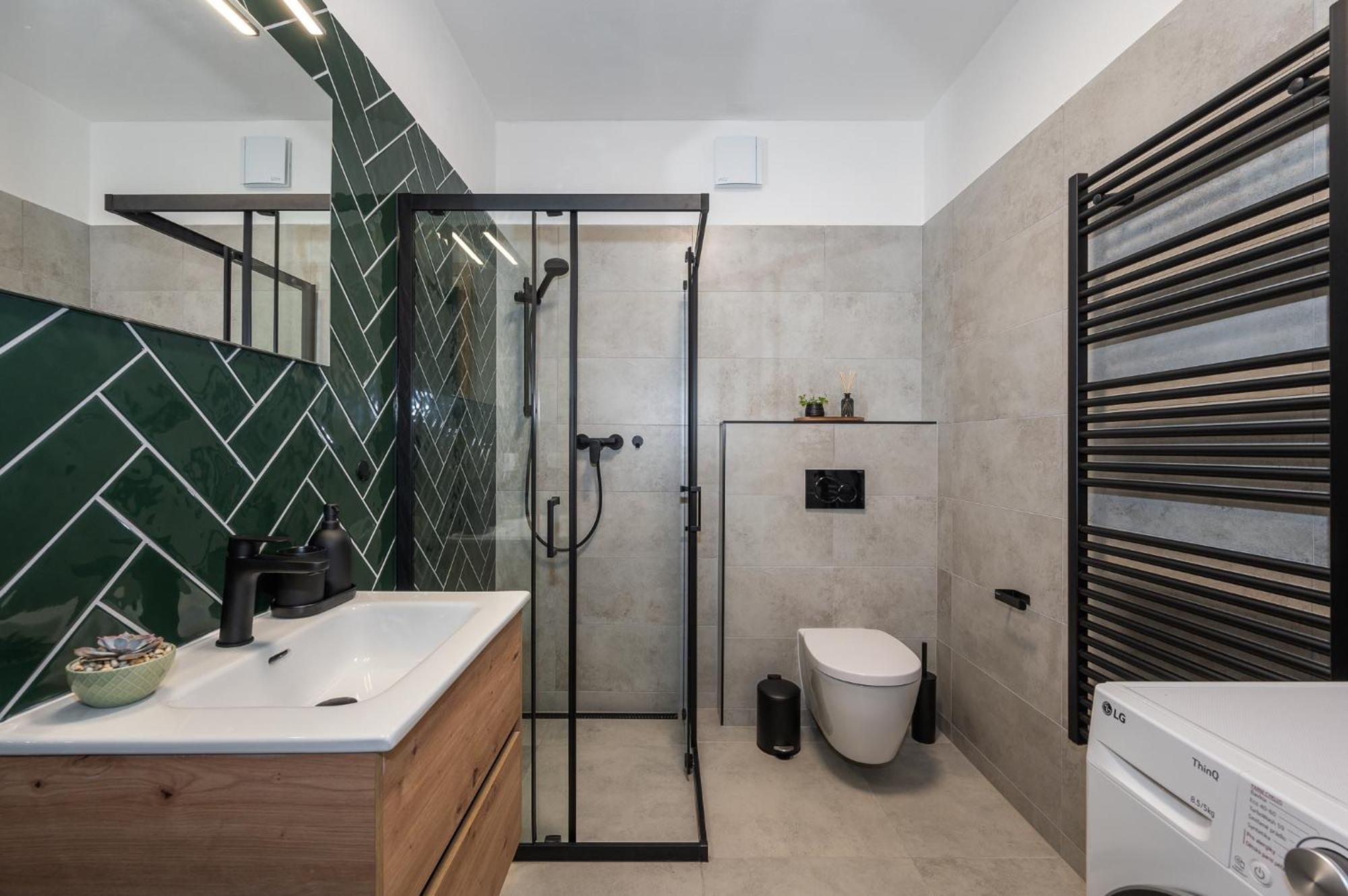 Fully Equipped Apartments With Terraces, Free Garage Parking, Netflix & Ac - By Apartmany Slapanice Cz المظهر الخارجي الصورة