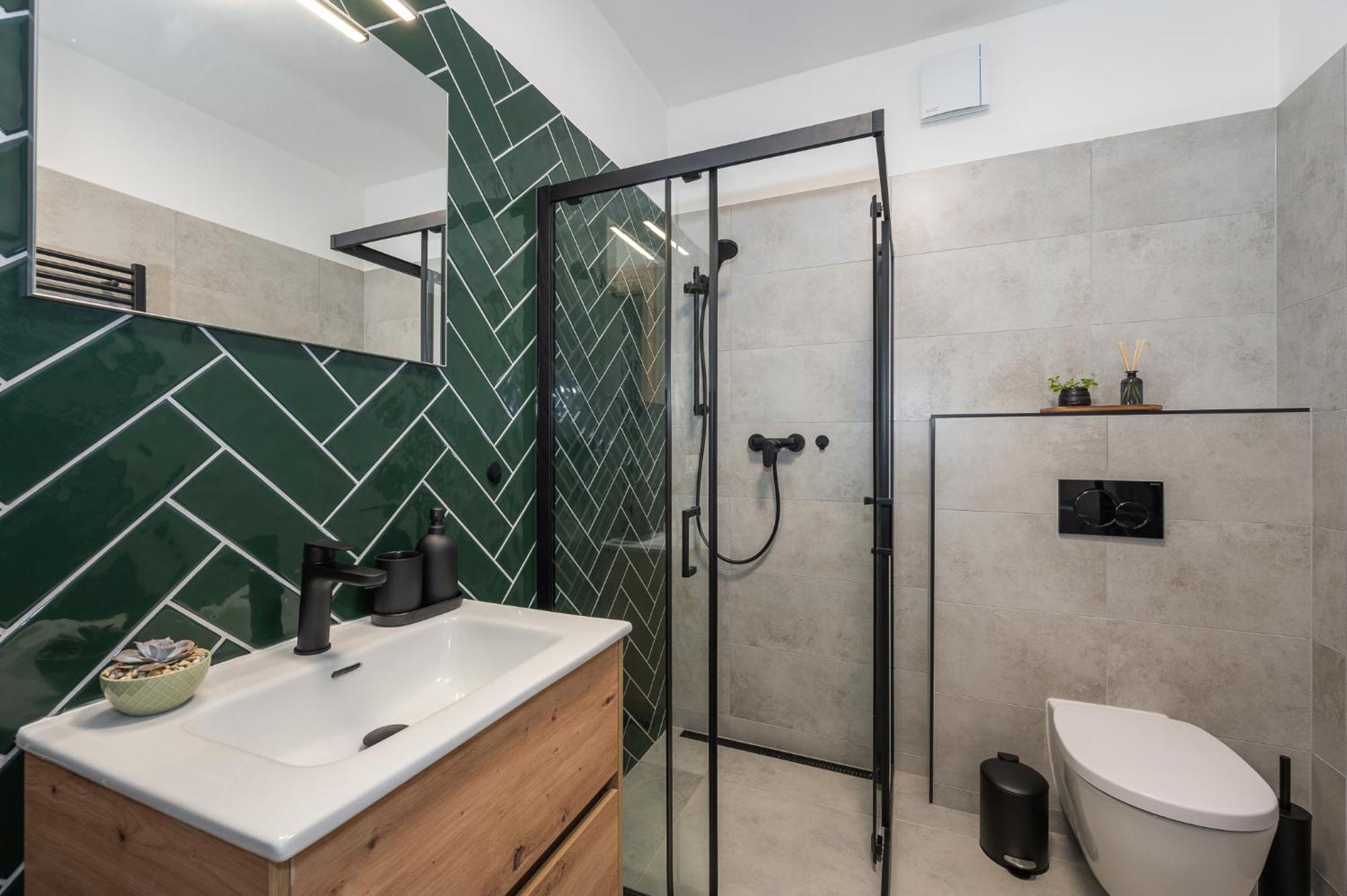 Fully Equipped Apartments With Terraces, Free Garage Parking, Netflix & Ac - By Apartmany Slapanice Cz المظهر الخارجي الصورة