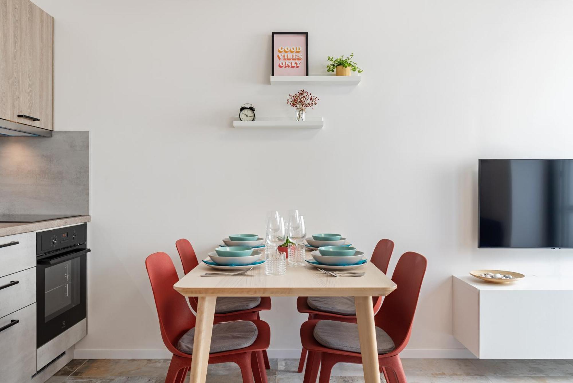 Fully Equipped Apartments With Terraces, Free Garage Parking, Netflix & Ac - By Apartmany Slapanice Cz المظهر الخارجي الصورة